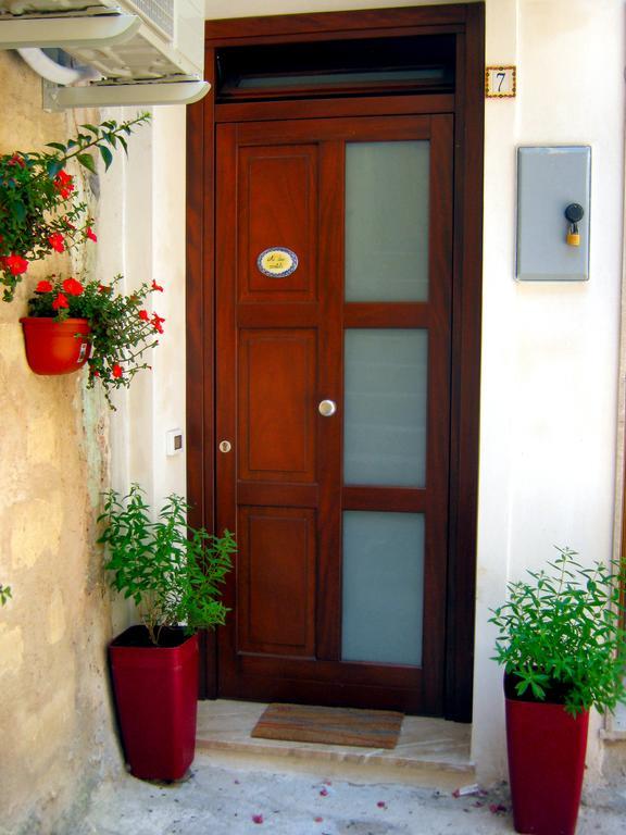 Appartement Ai Due Cortili à Trapani Chambre photo
