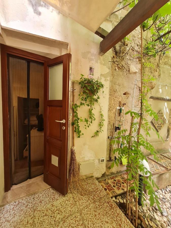Appartement Ai Due Cortili à Trapani Extérieur photo